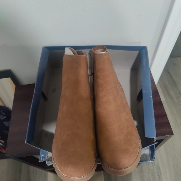 Chic Tan Suede Ankle Wedge Boots - Picture 6 of 6